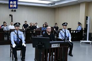 郁闷？马丁内利被换下后无视击掌，史密斯-罗只能尴尬收手？